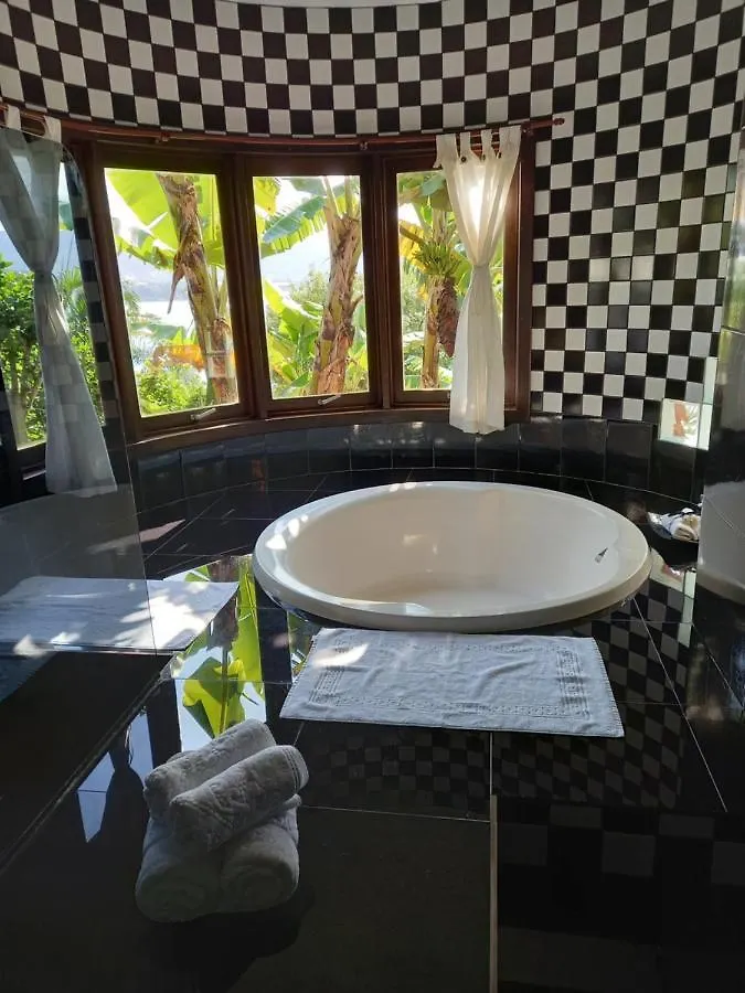 Luxury Suites Vila Indonesia غاروبابا