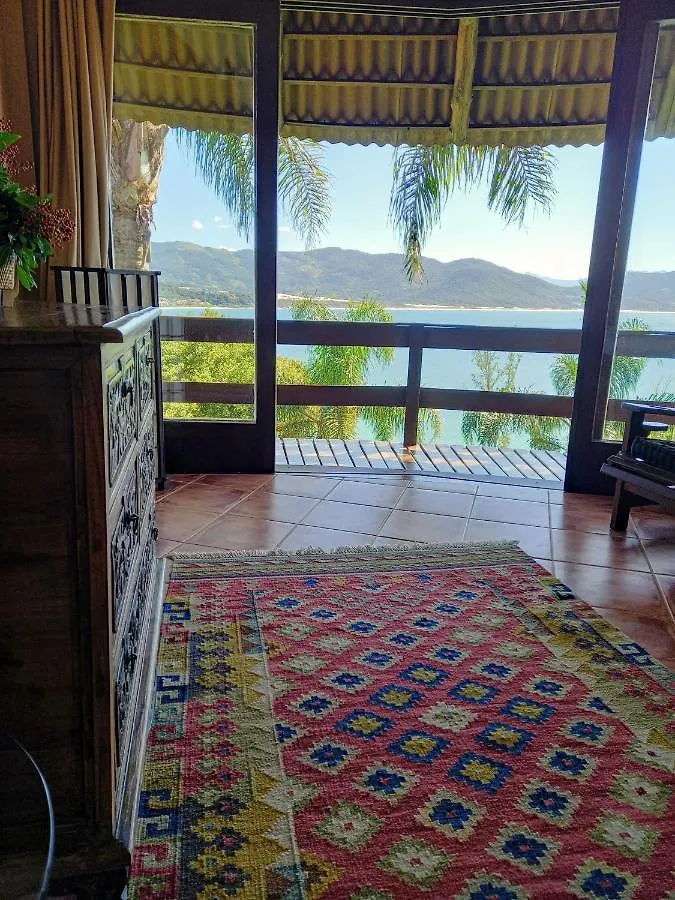 Luxury Suites Vila Indonesia غاروبابا البرازيل