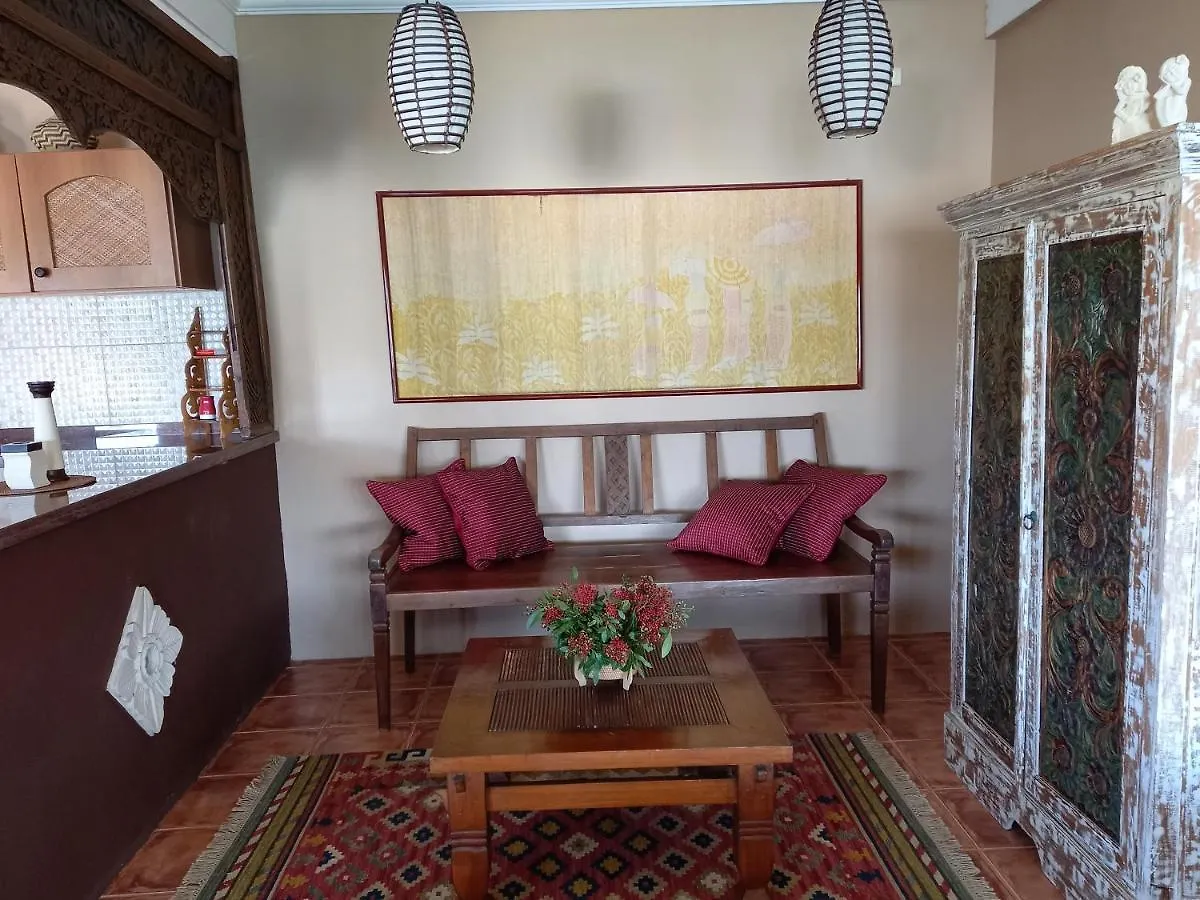 Luxury Suites Vila Indonesia غاروبابا 0*,
