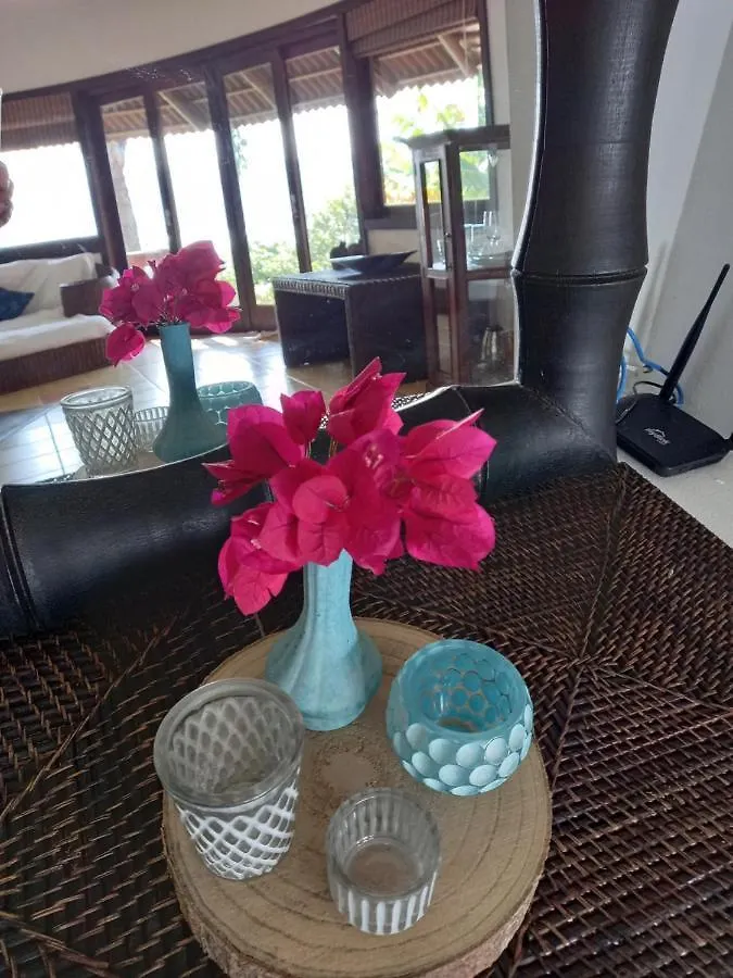 Luxury Suites Vila Indonesia غاروبابا